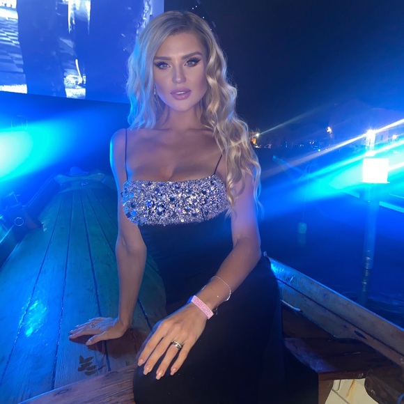 Beautiful silk long Valentino dress with the crystals on the chest area. size 40 - Picture 10 of 10